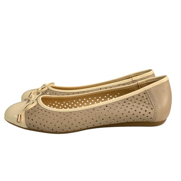 GEOX Respira Perforated Ballet Flats 7.5-8 Womens Beige and Cream Leather Summer - Picture 3 of 9